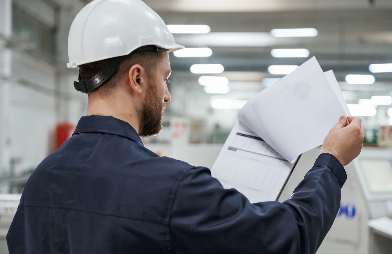 Jak dobrze przygotować instrukcję BHP? Kluczowe elementy