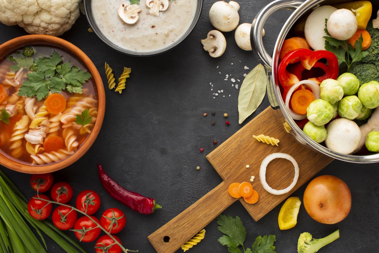 BHP w gastronomii – jak zadbać o bezpieczeństwo personelu i żywności?